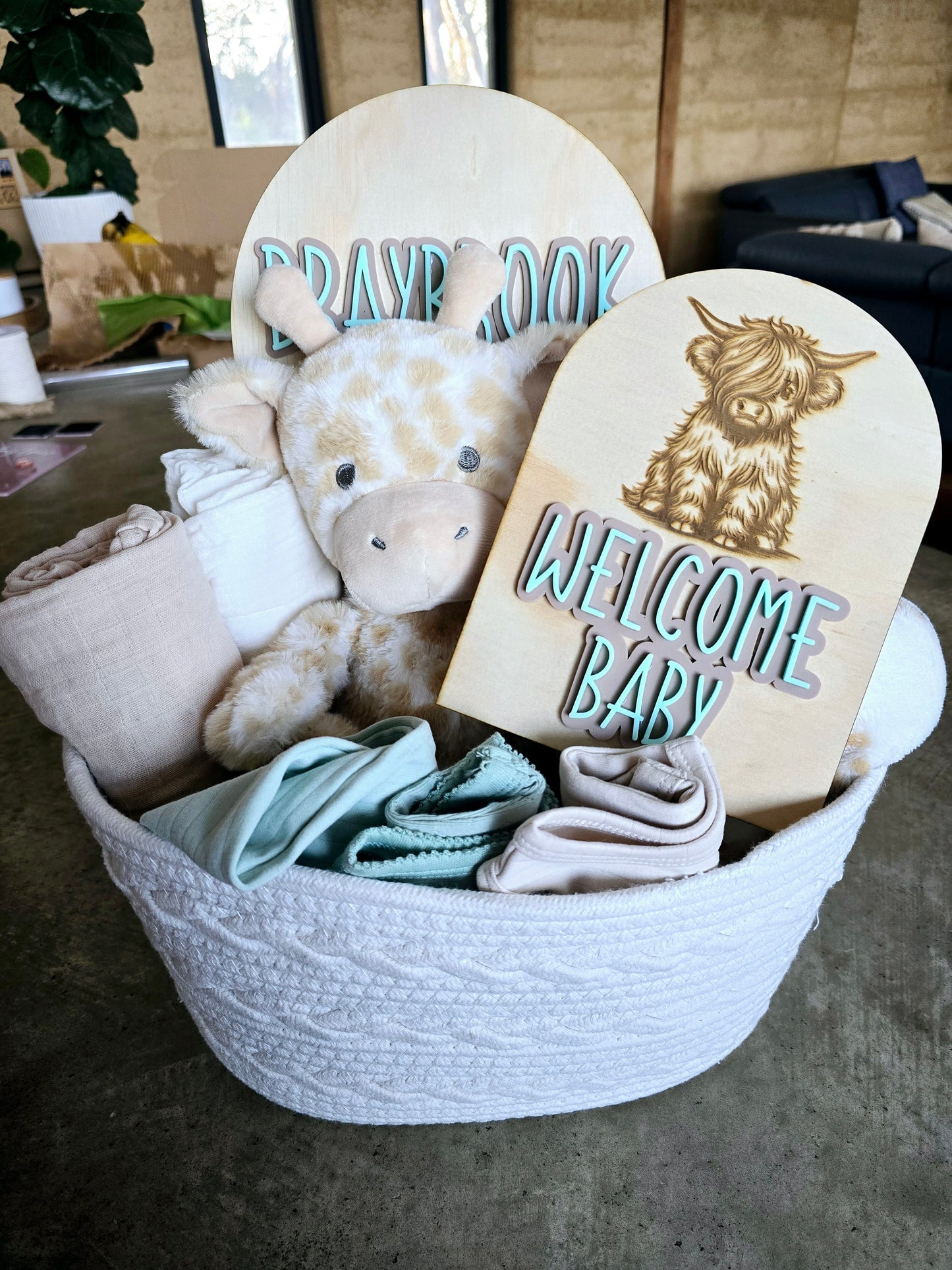 Highland Cow 'WELCOME BABY' Sign